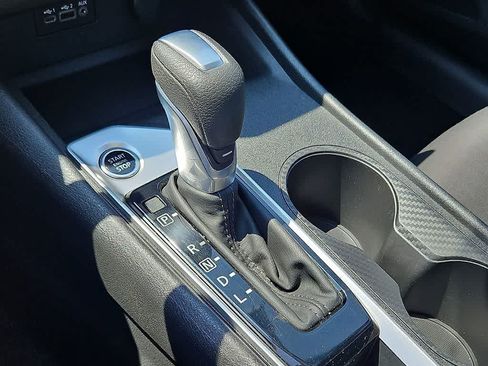 Used 2025 Nissan Altima 2.5 SV FWD image 13