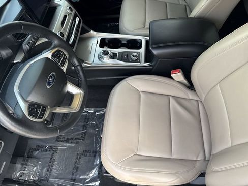 Used 2022 Ford Explorer XLT w/ Equipment Group 202A image 19