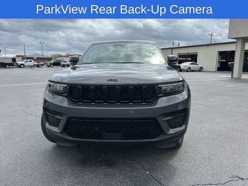 Used 2024 Jeep Grand Cherokee Altitude AWD/4WD image 9