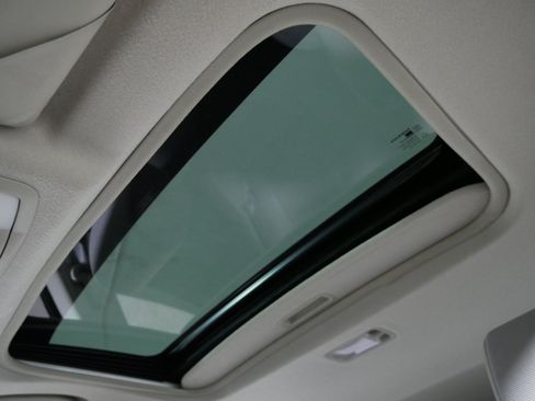 Used 2010 Nissan Rogue SL w/ Premium Pkg image 32