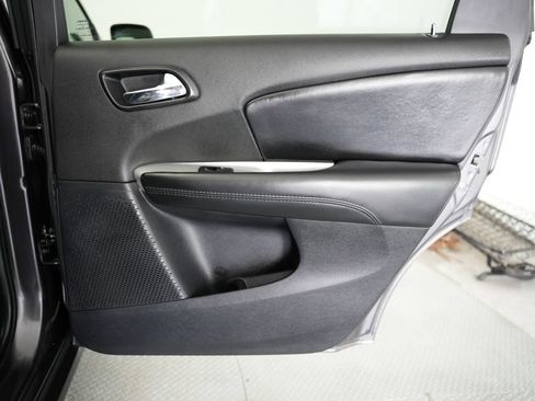 Used 2020 Dodge Journey SE w/ SE Popular Equipment Group FWD image 33