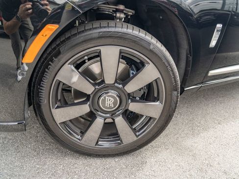 Used 2025 Rolls-Royce Cullinan image 3