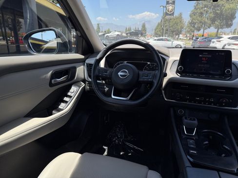 Used 2023 Nissan Rogue SV w/ SV Premium B Package image 23