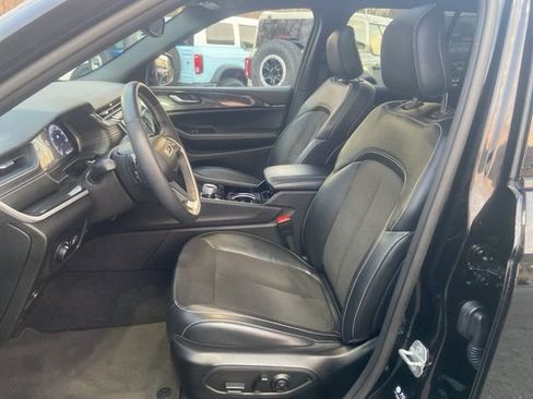 Used 2022 Jeep Grand Cherokee Altitude image 11