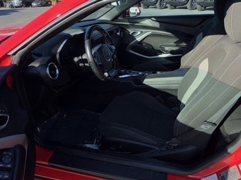 Used 2020 Chevrolet Camaro LT image 5