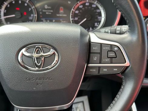 Used 2023 Toyota Highlander XSE image 22
