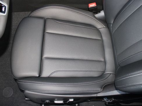 Used 2026 BMW 330i Sedan w/ M Sport Package RWD image 14