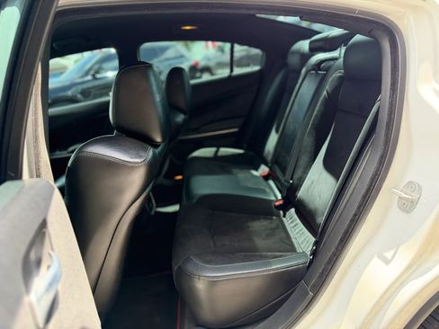 Used 2018 Dodge Charger R/T Scat Pack RWD image 17