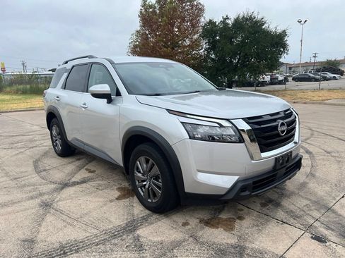 Used 2024 Nissan Pathfinder SV FWD image 22