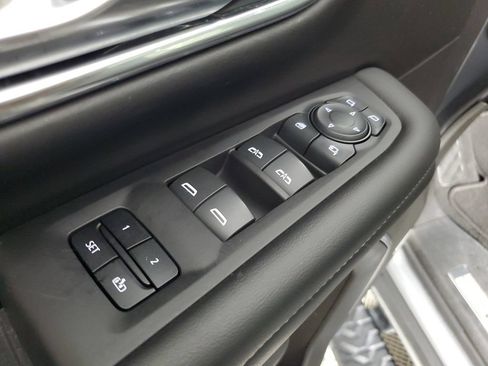 Used 2023 Chevrolet Tahoe Z71 w/ Luxury Package AWD/4WD image 19