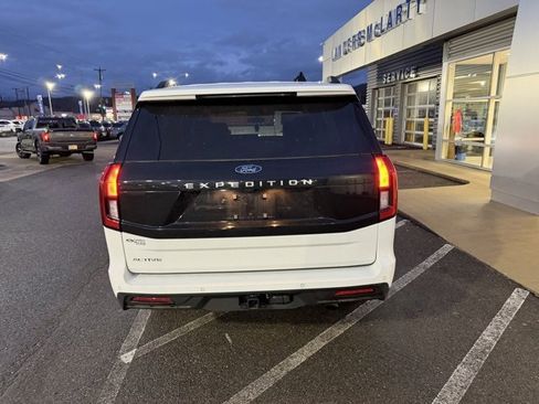 Used 2025 Ford Expedition Active image 3