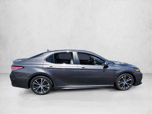Used 2019 Toyota Camry SE image 4