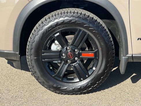 Used 2025 Nissan Rogue SV image 27