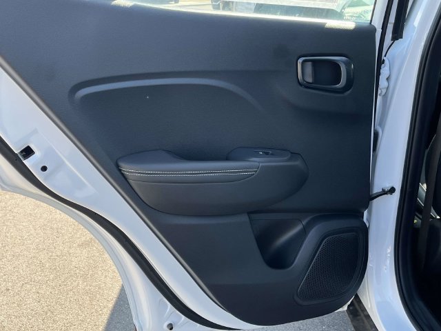 Used 2025 Hyundai Venue Limited FWD image 13