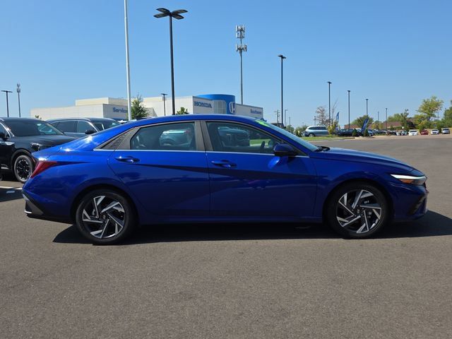 Used 2024 Hyundai Elantra Limited FWD image 6