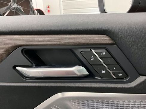 Used 2025 GMC Acadia Denali w/ Super Cruise Package image 38