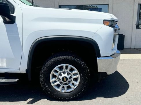 Used 2022 Chevrolet Silverado 2500 LT AWD/4WD image 3