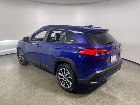 Certified 2022 Toyota Corolla Cross XLE image 5