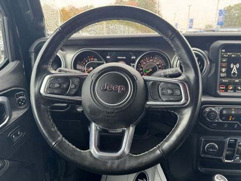 Used 2022 Jeep Gladiator Overland w/ Cold Weather Group image 9