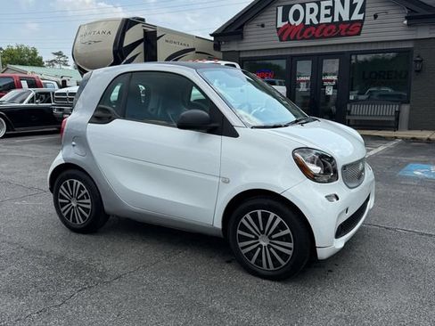 Used 2016 smart fortwo pure RWD image 1