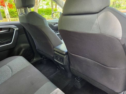 Used 2025 Toyota RAV4 XLE FWD image 12