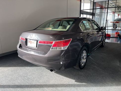 Used 2011 Honda Accord LX-P image 2