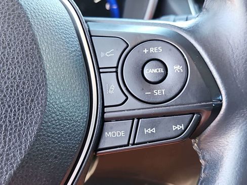 Used 2022 Toyota Corolla Cross XLE w/ Convenience Package FWD image 28
