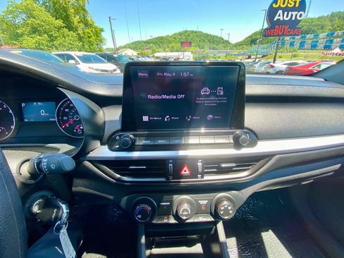 Used 2024 Kia Forte LXS FWD image 19