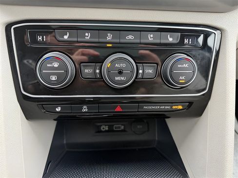 Used 2019 Volkswagen Atlas SEL Premium image 27