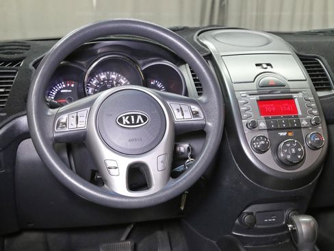 Used 2011 Kia Soul + image 3