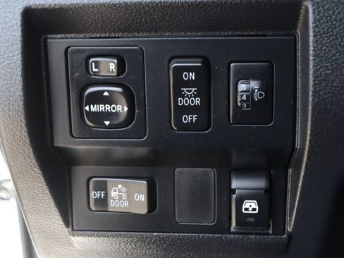 Used 2015 Toyota Tundra SR5 w/ SR5 Upgrade Package RWD image 19
