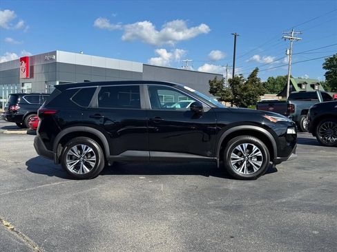 Certified 2022 Nissan Rogue SV AWD/4WD image 2