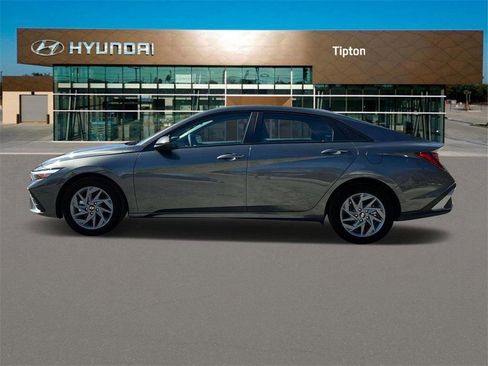New 2024 Hyundai Elantra SEL image 3