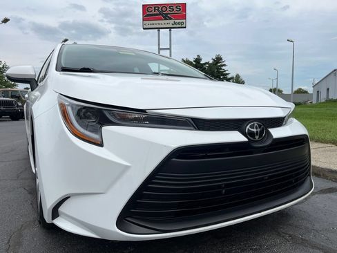 Used 2025 Toyota Corolla LE FWD image 34