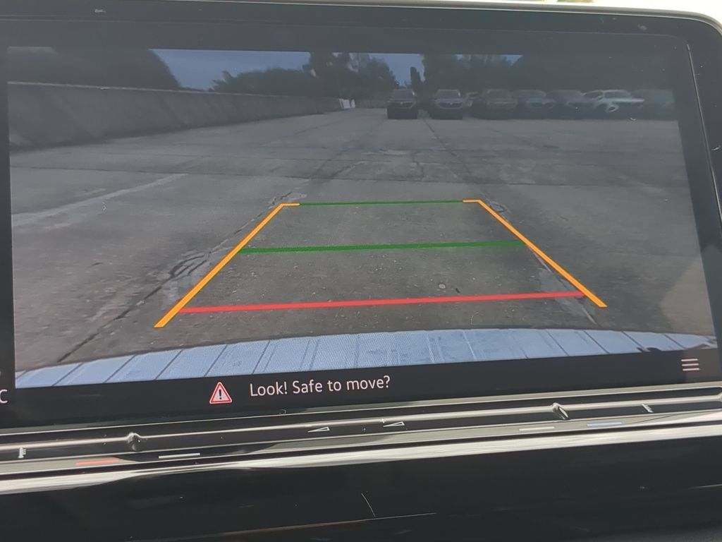 Certified 2024 Volkswagen Atlas SE FWD image 22