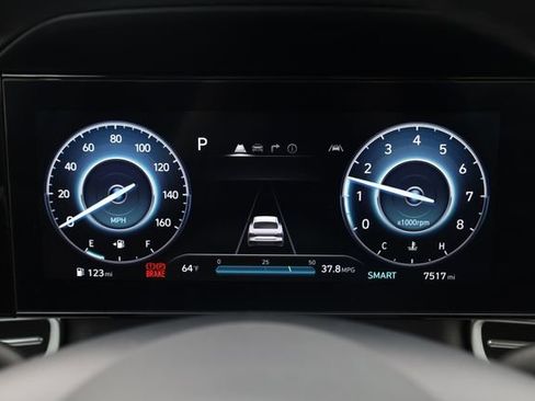 Used 2025 Hyundai Elantra Limited image 18