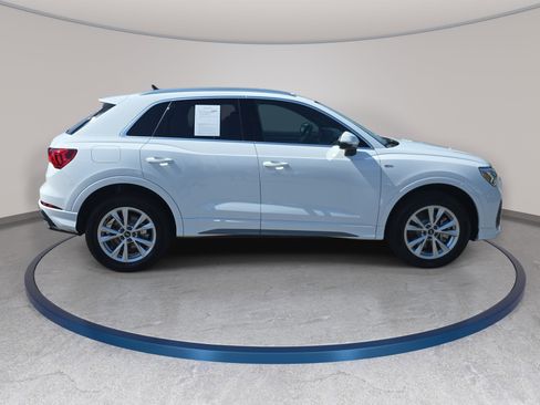Used 2025 Audi Q3 2.0T Premium w/ Convenience Package AWD/4WD image 4