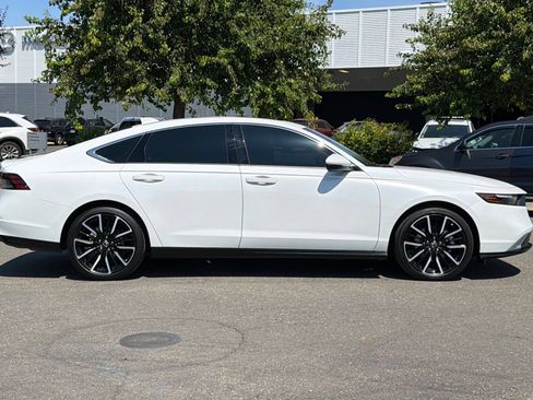 Used 2024 Honda Accord Touring image 3