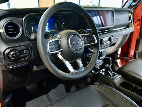 Used 2024 Jeep Wrangler Unlimited Sahara w/ Technology Group AWD/4WD image 14