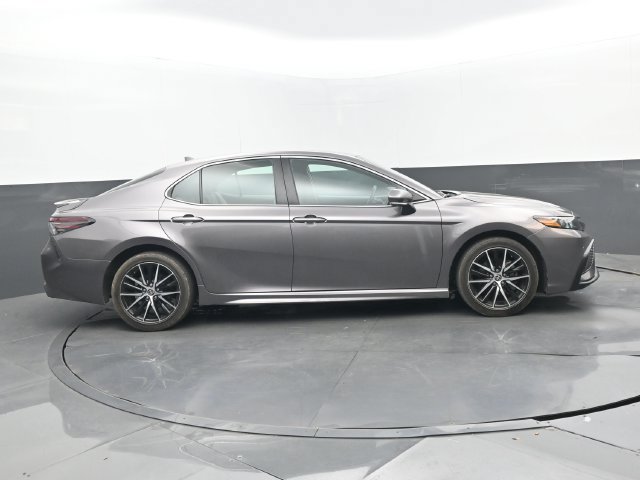 Used 2024 Toyota Camry SE FWD image 2