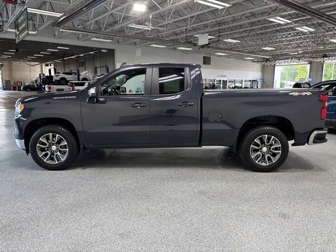 Used 2023 Chevrolet Silverado 1500 LT AWD/4WD image 4