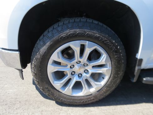 Used 2024 Chevrolet Silverado 1500 LTZ AWD/4WD image 4