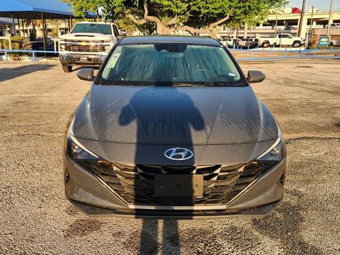 Used 2023 Hyundai Elantra SEL w/ Convenience Package image 2