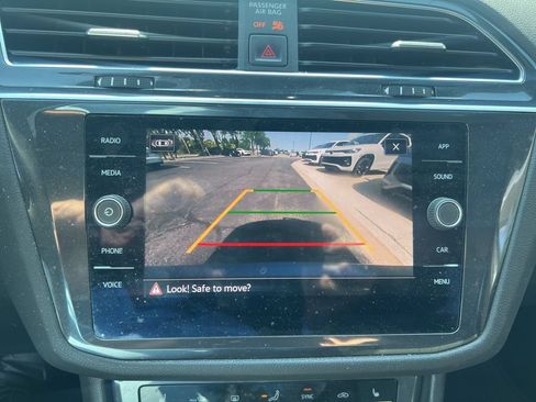 Certified 2023 Volkswagen Tiguan SE R-Line AWD/4WD image 31