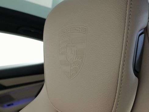 Used 2023 Porsche Taycan image 34