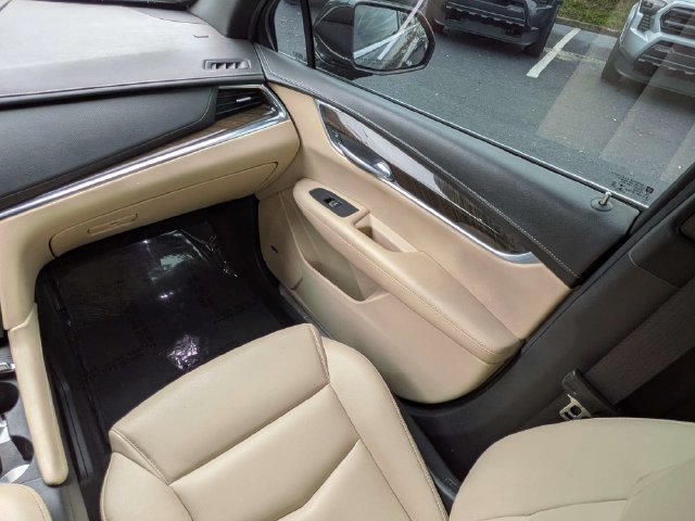 Used 2019 Cadillac XT5 FWD image 17