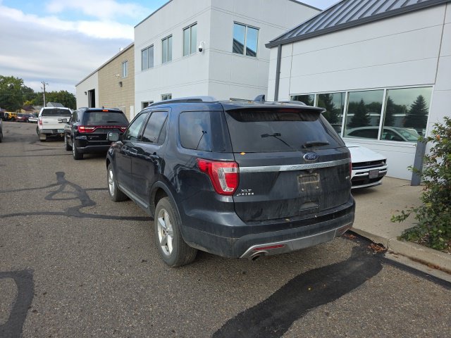 Used 2017 Ford Explorer XLT w/ Equipment Group 202A AWD/4WD image 7