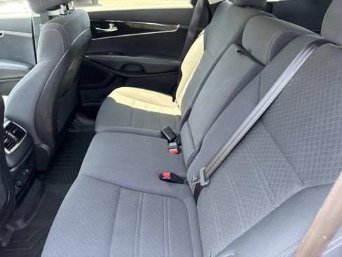 Used 2017 Kia Sorento FWD w/ LX Convenience Package image 21