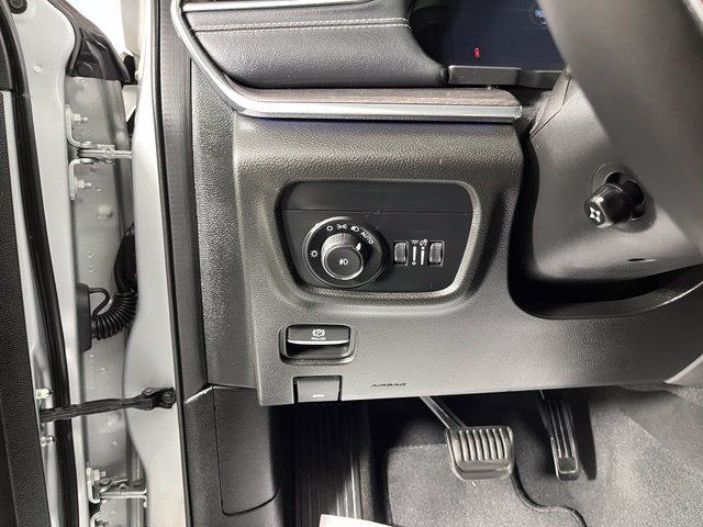 Used 2023 Jeep Grand Cherokee Overland AWD/4WD image 19