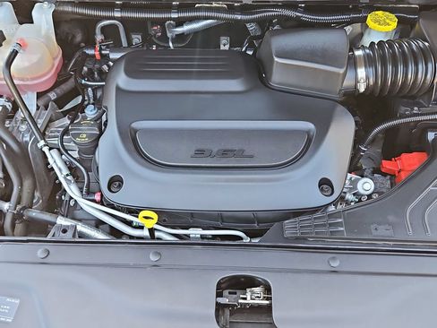 Used 2023 Chrysler Pacifica Touring-L FWD image 21